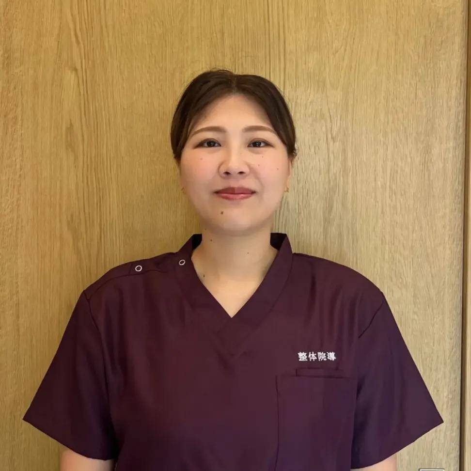 専任施術者 秋山美里